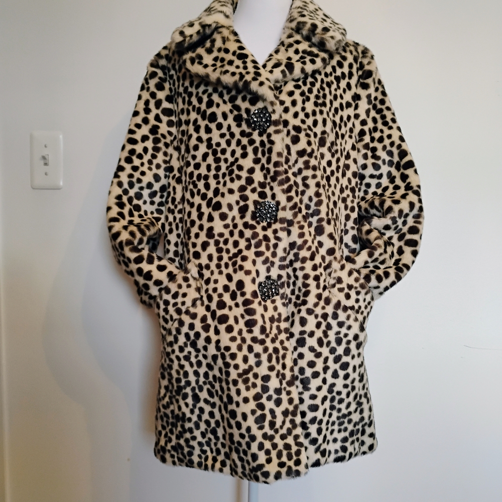 Woman's Chill Couture Faux Leopard Print Reversible Coat  Size M w/Snap Closure